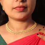 aarohi gold choker